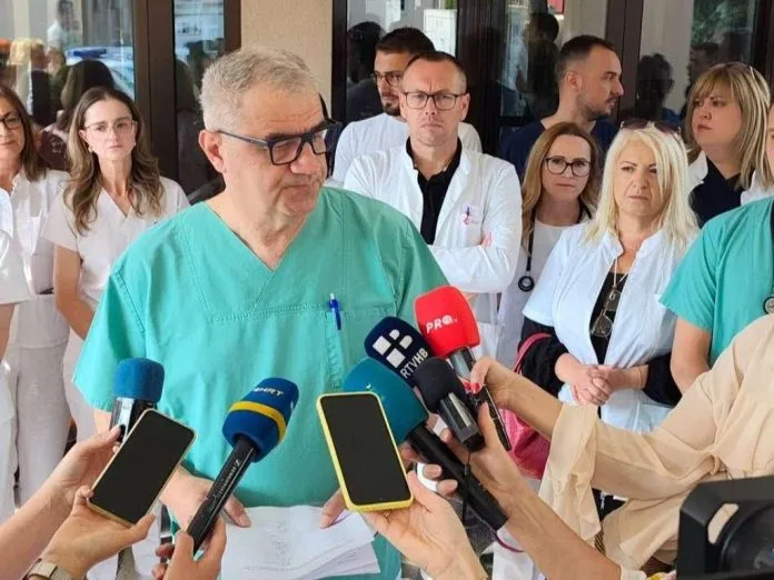 LIVANJSKI liječnici se vraćaju na posao, ali otkaze ne povlače!