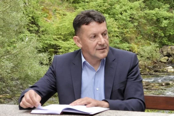 Lučić: Dragana Čovića okružuju pratilje, ulizice, beskičmenjaci i lupeži