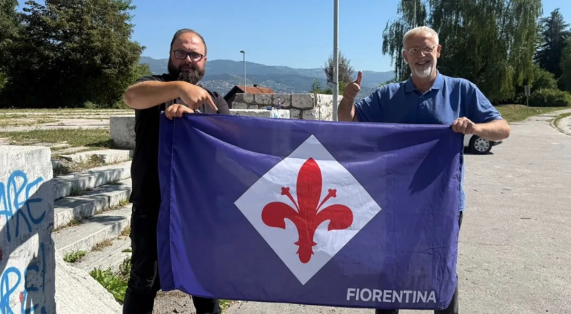Policiji u RS-u zasmetao ljiljan na Fiorentininoj zastavi, zaustavili novinare Policiji u RS-u zasmetao ljiljan na Fiorentininoj zastavi, zaustavili novinare