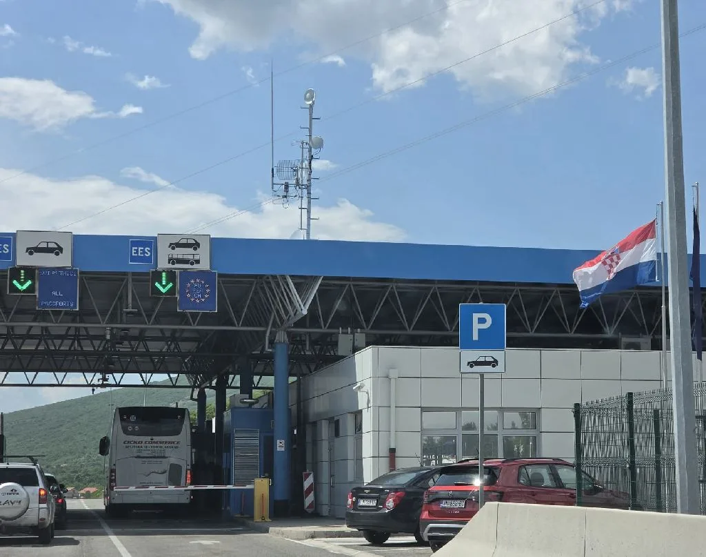 Stanje na cestama: Nakon vikenda na granicama bez dužih zadržavanja, uvjeti za vožnju povoljni