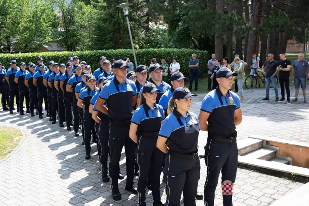 Svečano u Livnu: MUP HBŽ-a bogatiji za 62 nova policijska službenika