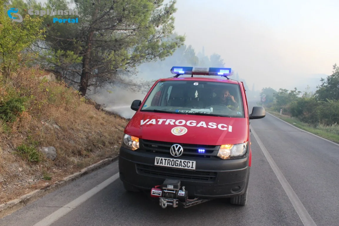 Vatrogasci u Čapljini imali niz intervencija: Gorjelo vozilo, otvoreni prostor i pomoćni objekt stare škole