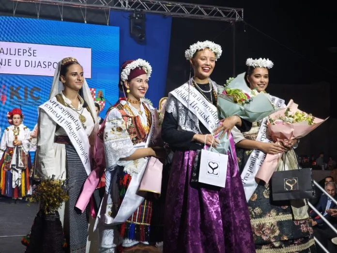 Vesna Barišić iz Argentine pobjednica 13. Revije tradicijske odjeće i