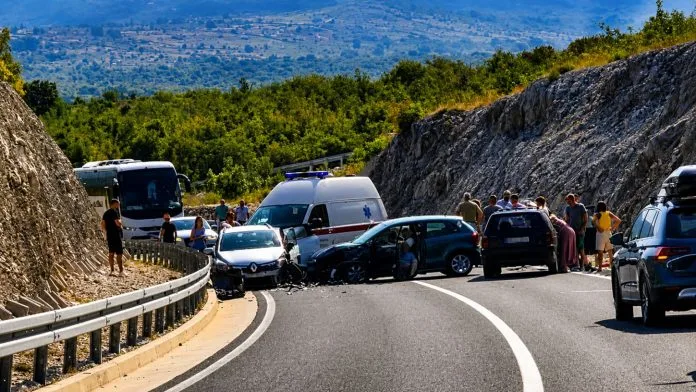 1786251447_Automobil-udario-pjesaka-na-ljubuskoj-zaobilaznici-–-hipba.jpeg