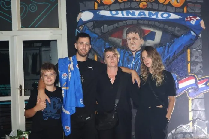 FOTO | Mural za Bobetu – Okupila se obitelj i