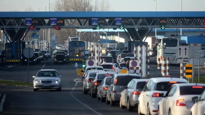 1786628361_Policijsko-vozilo-i-Citroen-sudarili-se-u-Mostaru-–-hipba.webp