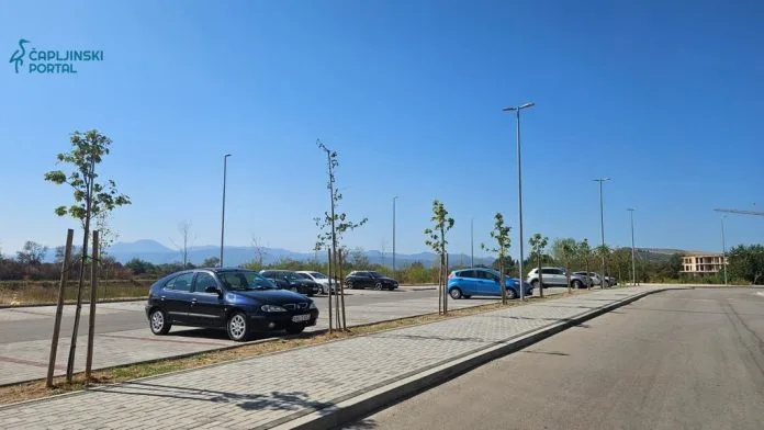 FOTO | Automobili još uvijek na prostoru predviđenom za večerašnji