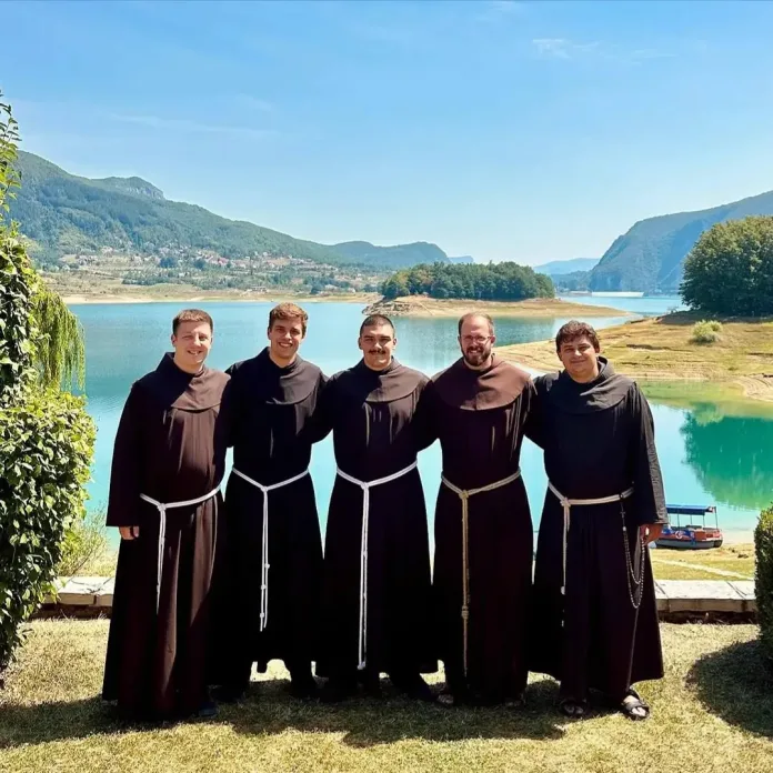 Fra Luka Bešlić iz Posušja među petoricom franjevaca koji polažu