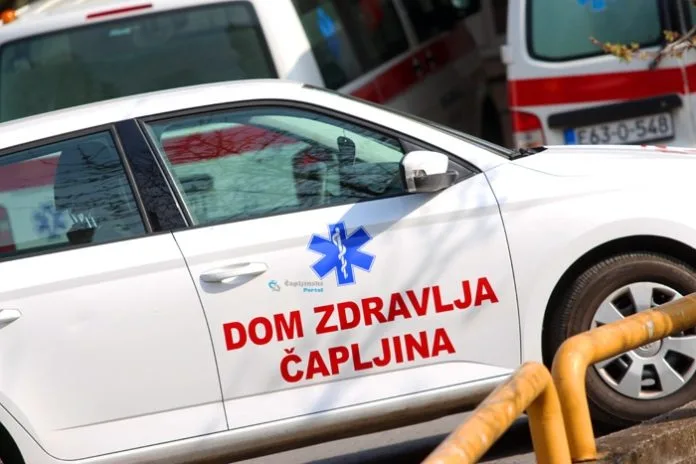 Četiri osobe ozlijeđene u prometnoj nesreći na cesti Neum –
