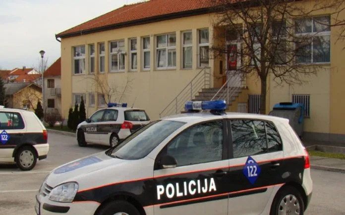 Iz posuške poslovnice DM-a ukradeno više parfema, policija traga za