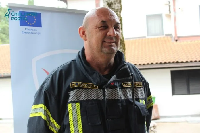 VIDEO | Manjak ljudi, stara vozila i sati na požarištima: