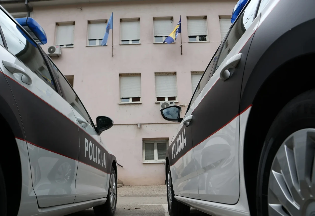 Ozlijeđene vozačica četverocikla i maloljetni suvozač u nesreći na Blidinju