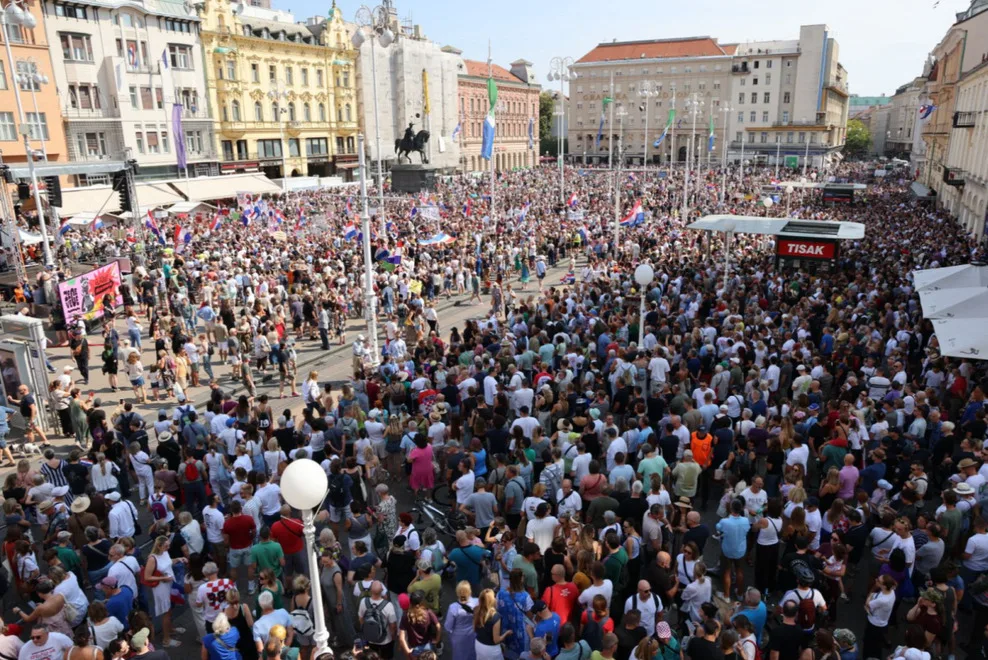 Tisuće prosvjednika na “Hodu za Liku” u Zagrebu