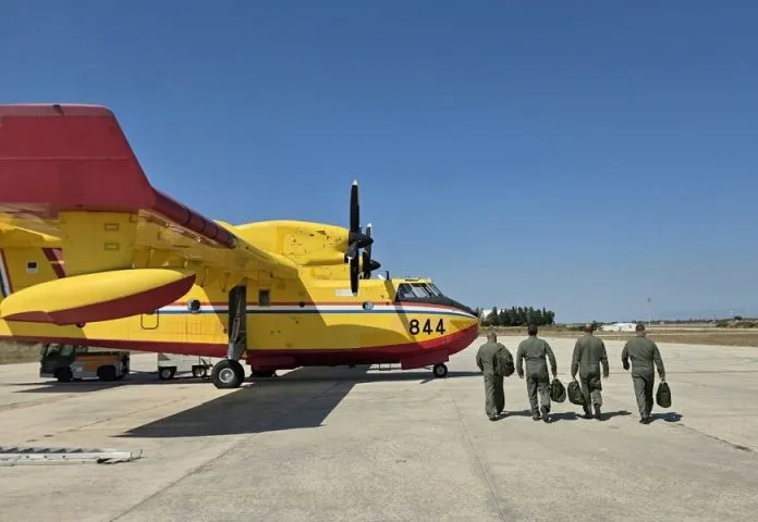 FOTO: Dva Canadaira odletjela u Bosnu i Hercegovinu radi gašenja