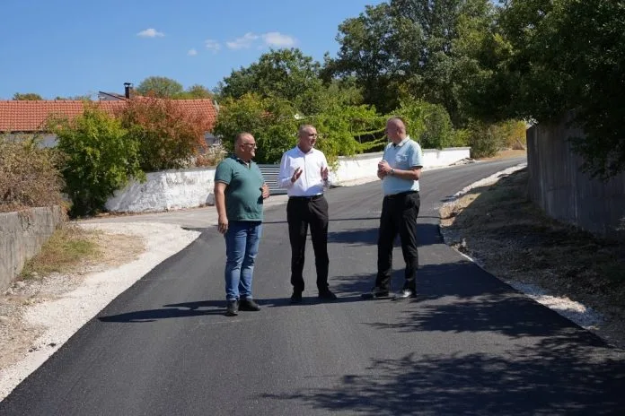 Ministar Bevanda i načelnik Radišić obišli priključnu cestu u Mostarskom