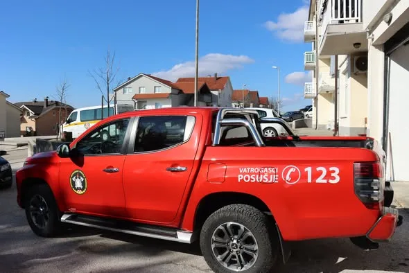 Požari u Posušju: Izgorjela dva automobila