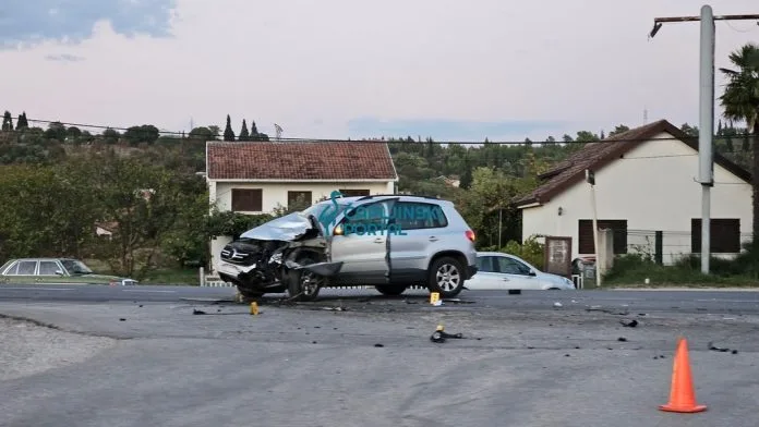 FOTO | Teška prometna u Čapljini, ima ozlijeđenih; intervenirali hitna,