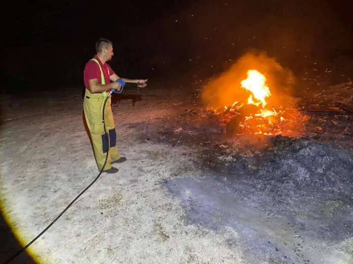Livno: Dvije osobe palile odbačeni otpad, vatrogasci spriječili širenje požara