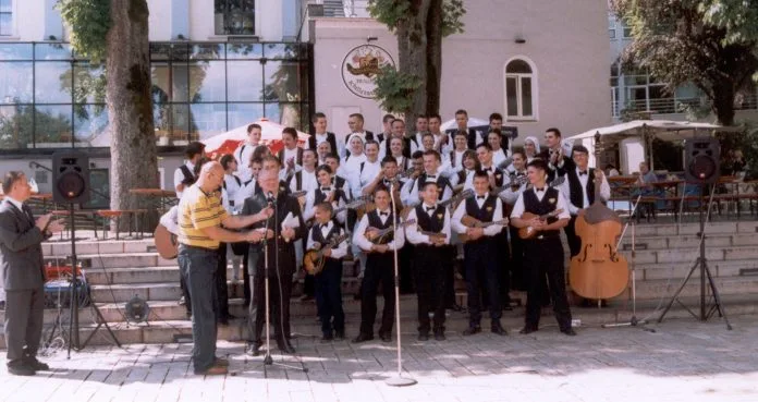 U Župi Presvetog Srca Isusova u Studencima obnavlja se tamburaško