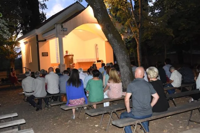 Večerašnji „Susreti pod hrastom“ posvećeni pjesništvu Ivana Tolja