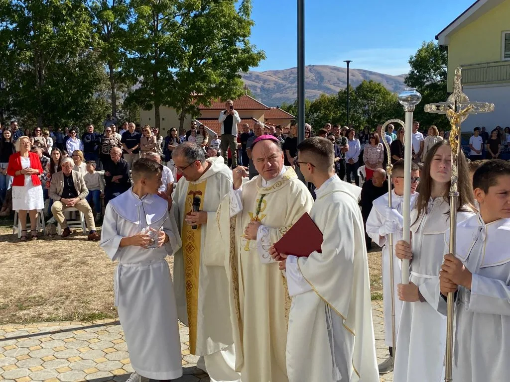 Veliki dan u Bukovici: Proslavljeno 150 godina župe i 800 godina od smrti sv. Franje, blagoslovljena nova zvona (Foto/Video)