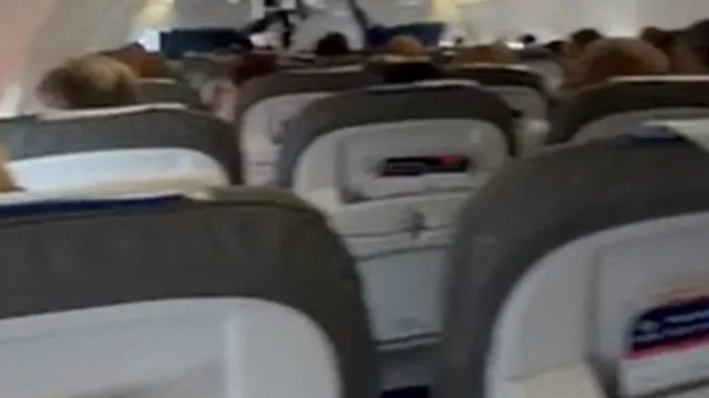 DRAMA NA SPLITSKOM AERODROMU: Zbog dojave o bombi u avionu za Beograd policija izvela jednog putnika