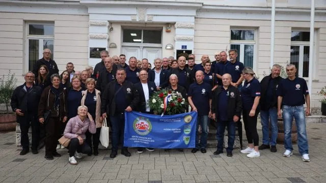 Ljubuški: Branitelji iz Pleternice posjetili Ljubuški i odali počast poginulim hrvatskim braniteljima