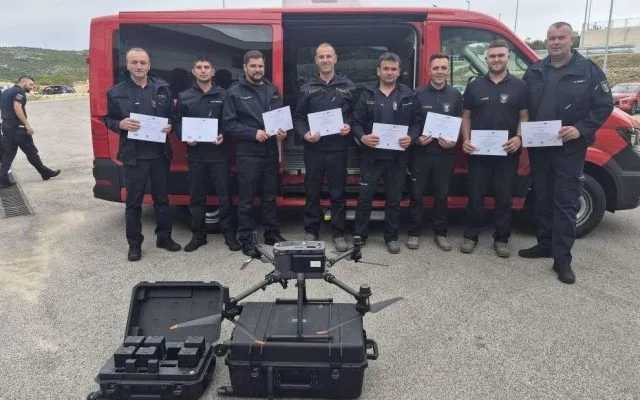 Osmero posuških vatrogasaca okončalo specijaliziranu izobrazbu za dronove i umjetnu inteligenciju