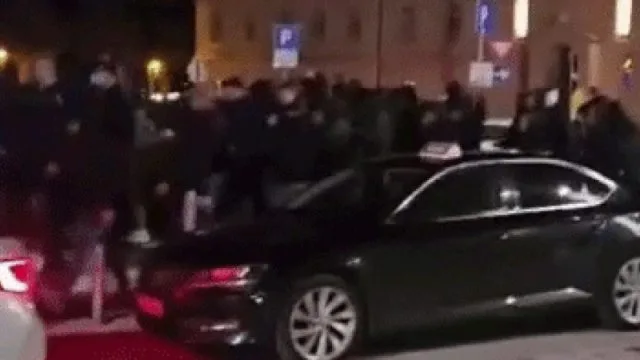 NASILJE U SPLITU: Torcida napala navijače Ajaxa na Rivi