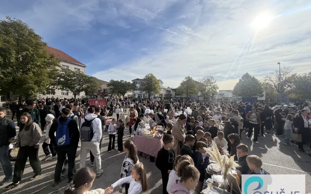 FOTO: Dani kruha u Posušju – mnoštvo djece, roditelja i bogato ukrašeni štandovi