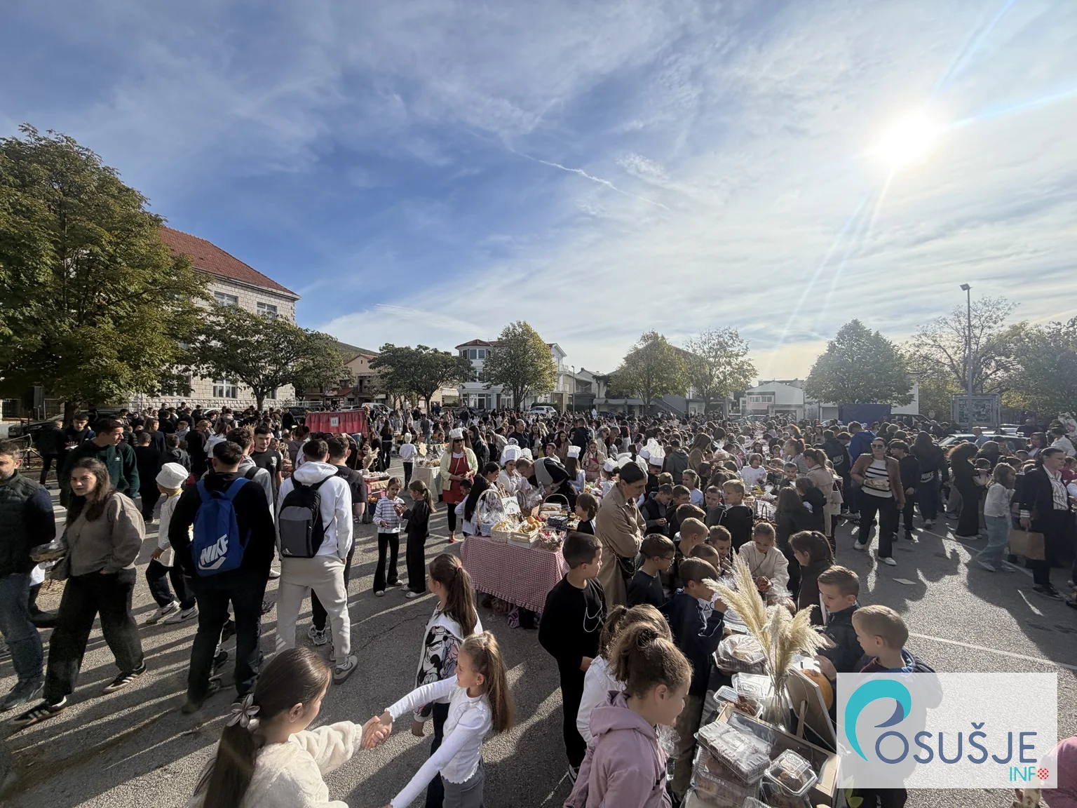 FOTO: Dani kruha u Posušju – mnoštvo djece, roditelja i bogato ukrašeni štandovi