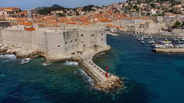 Dubrovnik: Uhićen državljanin BiH, kao šef smjene prisvojio više od 100.000 KM dnevnog utrška