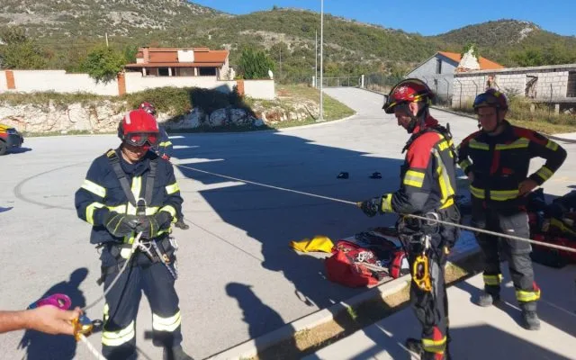 Vatrogasci iz Posušja na obukama za složene intervencije