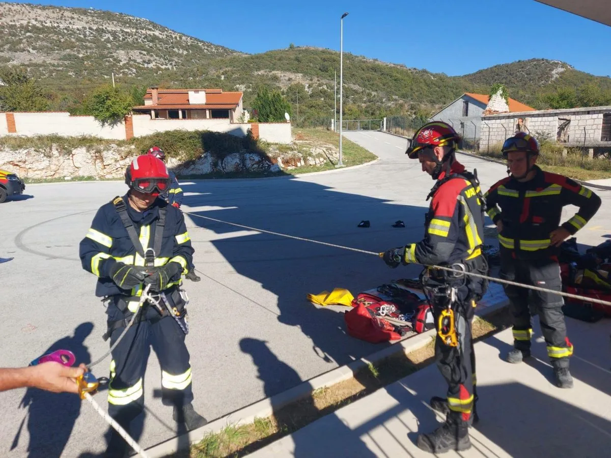 Vatrogasci iz Posušja na obukama za složene intervencije