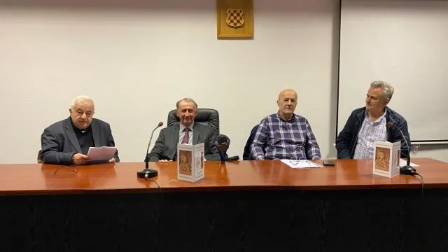 „Treći pivci“ Marka Mamića: Poezija duvanjskoga čovjeka koji piše iz korijena (FOTO)