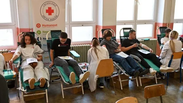 Učenici i djelatnici srednjih škola u Posušju darovali 51 dozu krvi