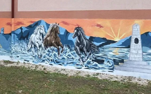 LIVNO: Srednjoškolci zidove išarane frustraciji pretvorili u priču o konjima i jednom kralju