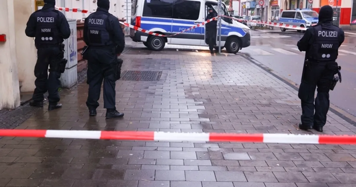 Drama u Njemačkoj: Vozilom se zabili u skupinu ljudi, a potom pobjegli pješice