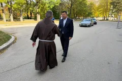 Hurtić u Livnu posjetio Franjevački samostan, džamiju i ćurčinicu i razgovarao s glavnim imamom