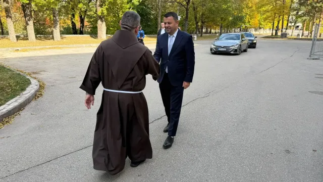 Hurtić u Livnu posjetio Franjevački samostan, džamiju i ćurčinicu i razgovarao s glavnim imamom