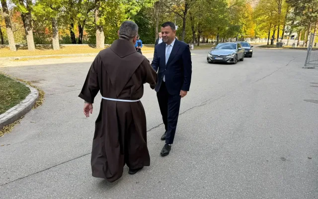 Hurtić u Livnu posjetio Franjevački samostan, džamiju i ćurčinicu i razgovarao s glavnim imamom