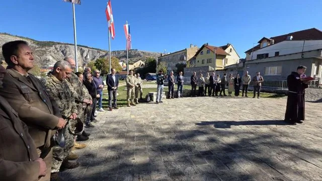 FOTO U Livnu odana počast poginulim, nestalim i umrlim hrvatskim braniteljima