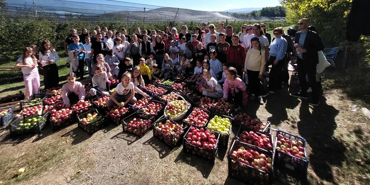 FOTO: Zajednički posjet Guginom voćnjaku!