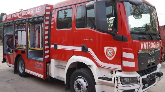Grad Mostar nabavio navalno vatrogasno vozilo za potrebe Profesionalne vatrogasne postrojbe