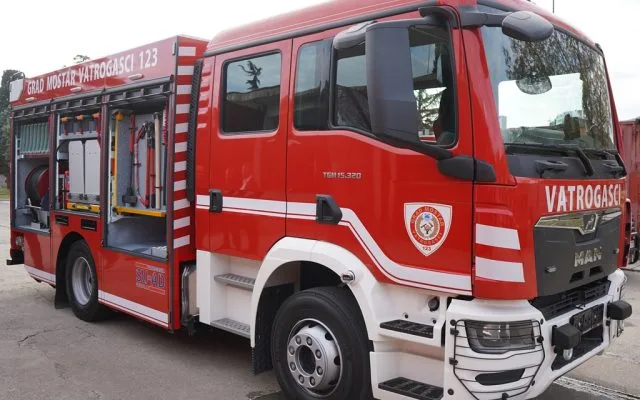 Grad Mostar nabavio navalno vatrogasno vozilo za potrebe Profesionalne vatrogasne postrojbe