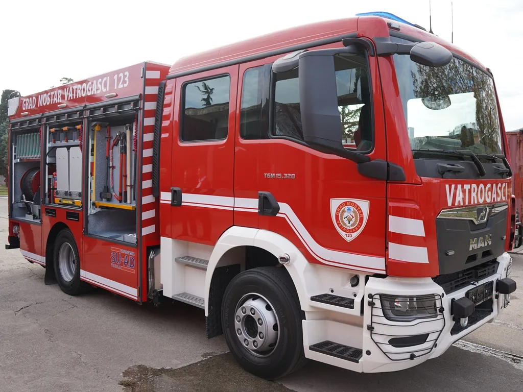 Grad Mostar nabavio navalno vatrogasno vozilo za potrebe Profesionalne vatrogasne postrojbe