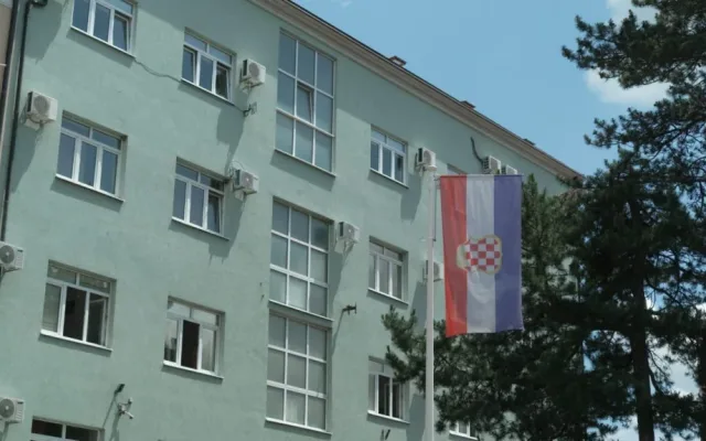 Kombijem vozio unatrag i udario pješakinju: Vozaču u Livnu potvrđena optužnica