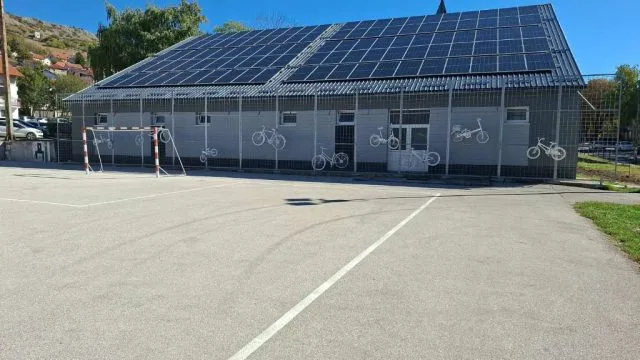Livanjska škola proizvodi vlastitu struju uz pomoć solarnih panela i baterija