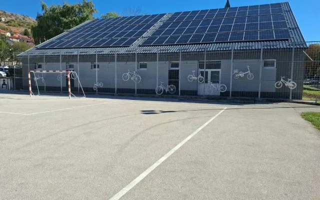 Livanjska škola proizvodi vlastitu struju uz pomoć solarnih panela i baterija