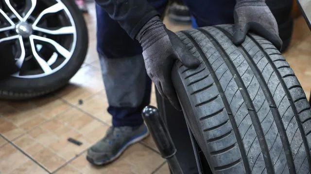 MUP: Od 1. studenog obvezna zimska oprema na vozilima